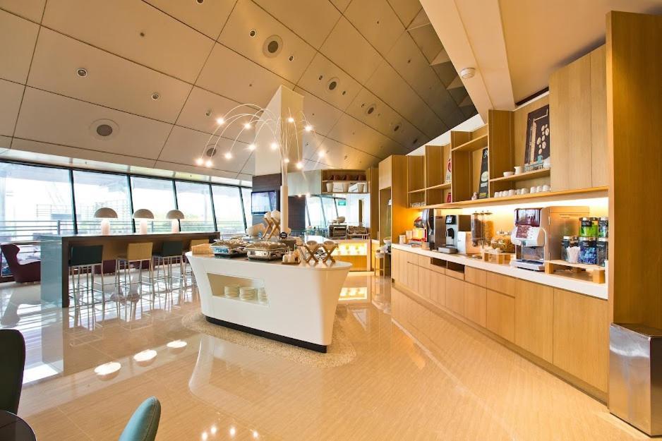 Ambassador Transit Lounge Terminal 2 Hotel Singapore Exterior photo