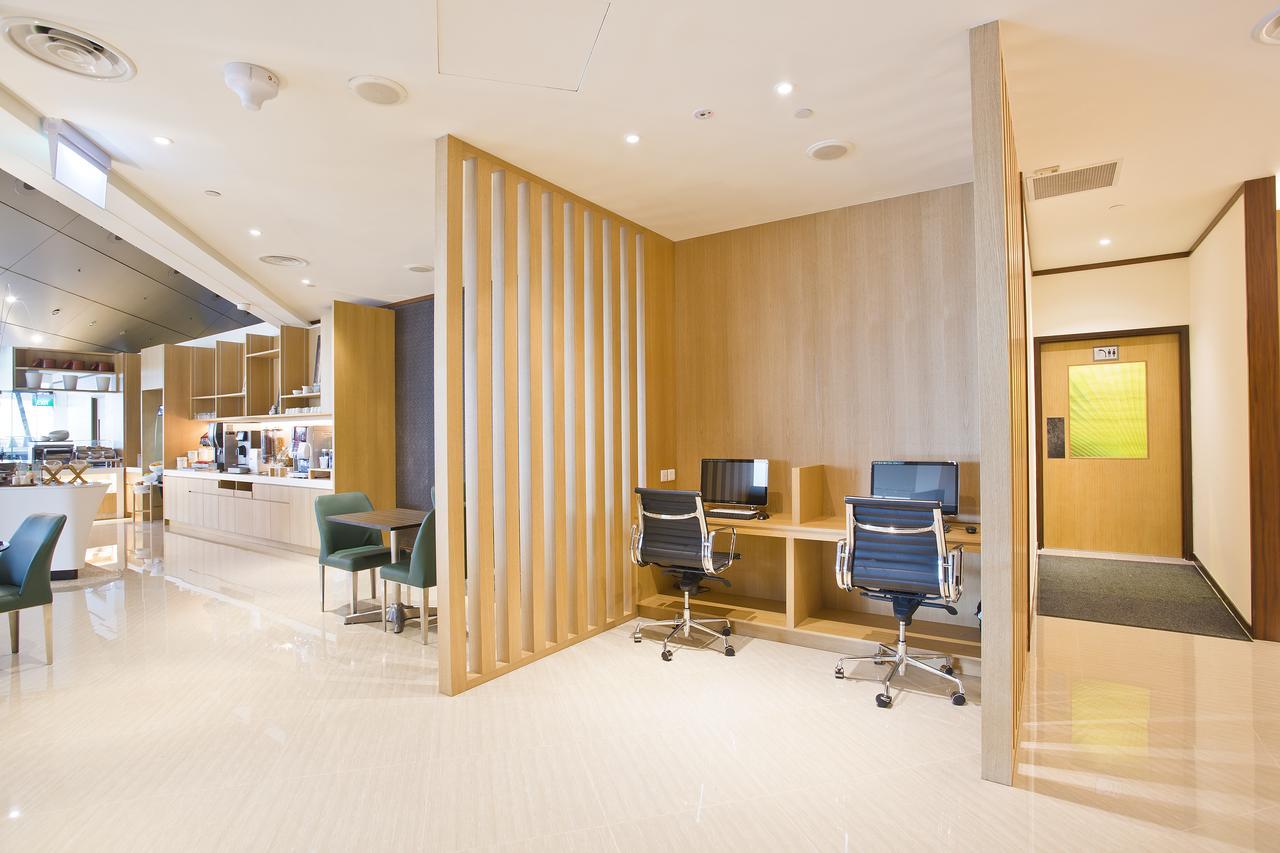 Ambassador Transit Lounge Terminal 2 Hotel Singapore Exterior photo